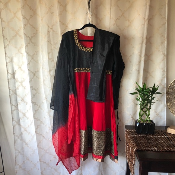 Salwar Kameez - Picture 4 of 6